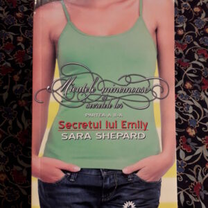 Sara Shepard - Secretul lui Emily (Micutele mincinoase si secretele lor 2)